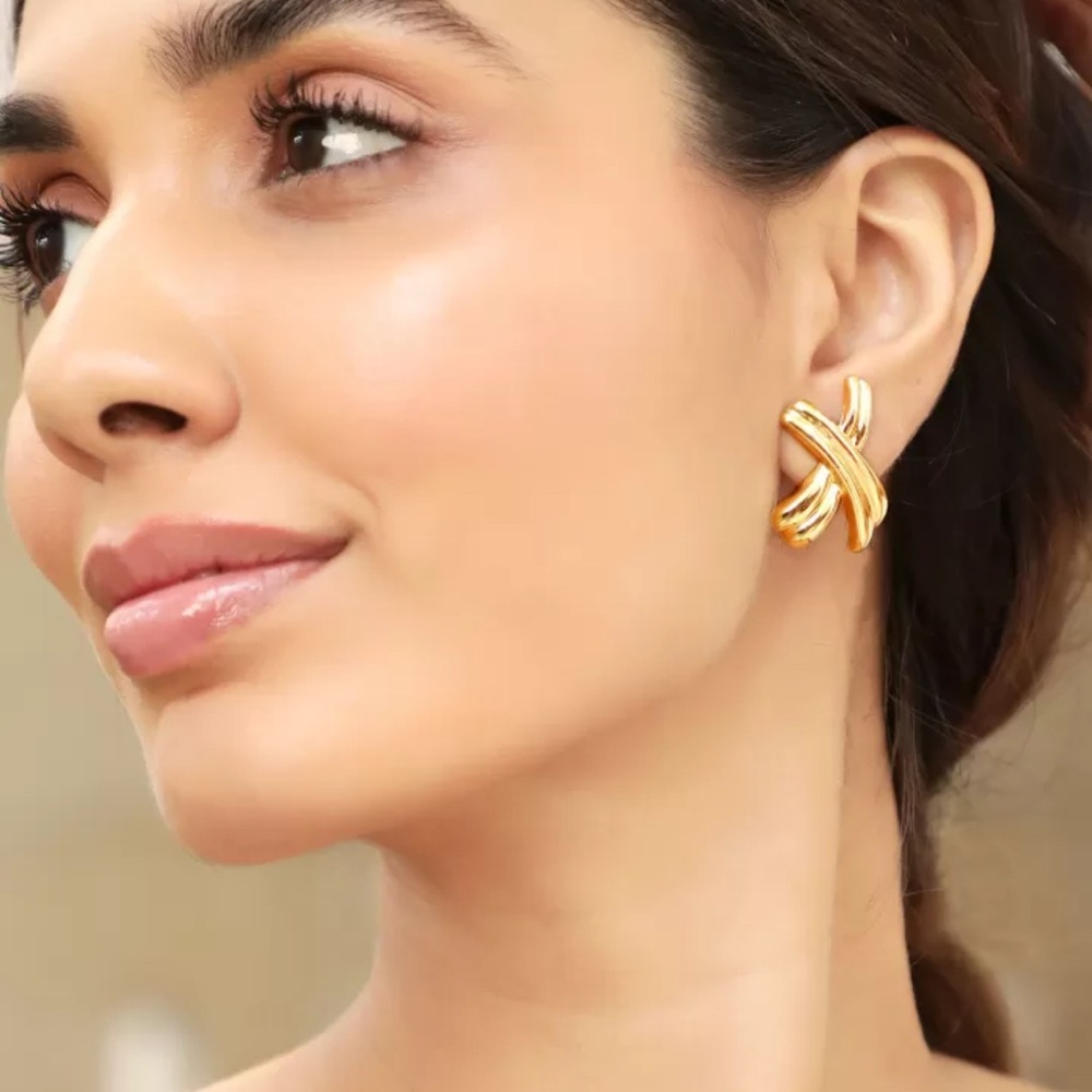 Criss Cross Clip on earrings